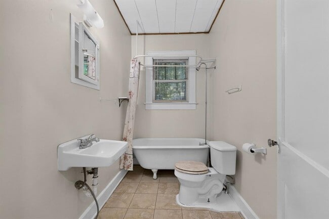 Building Photo - 4211 Avenue B