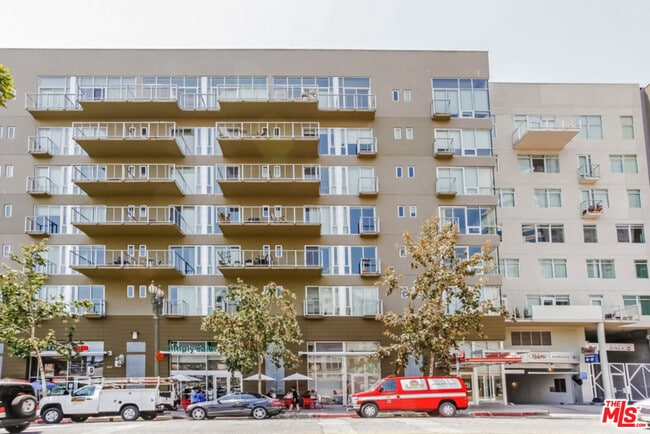 Building Photo - 645 W 9th St