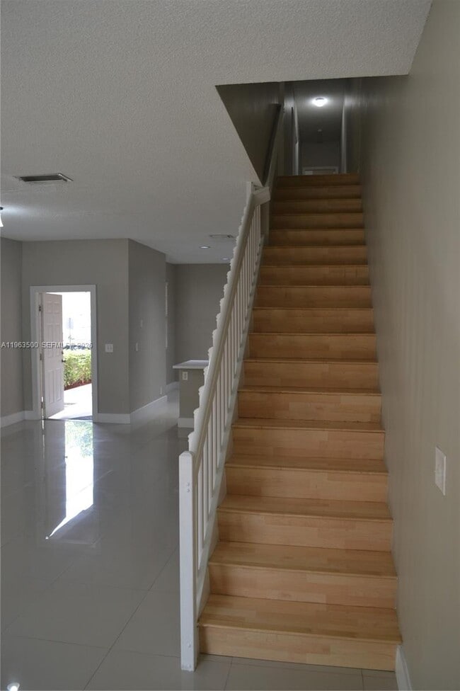 Building Photo - 1935 Madeira Dr