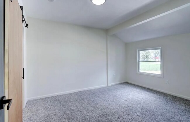 Building Photo - Beautifully remodeled 4-bedroom, 2-bath ho...