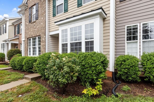 Building Photo - Spacious 3 story Townhome-Close to Downtown Raleigh- Renaissance Park-Available Now!