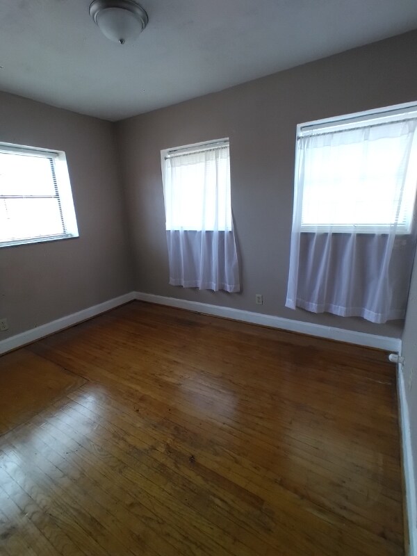 Building Photo - 823 S 2nd St