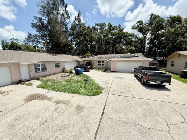 Building Photo - 15657 Waverly St