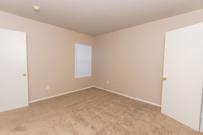 Building Photo - Lovely 2-Bedroom Condo in the Tuscano Comm...