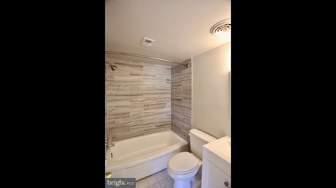 Building Photo - 4949 Americana Dr