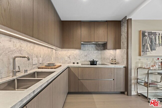 Building Photo - 2025 Ave of the Stars