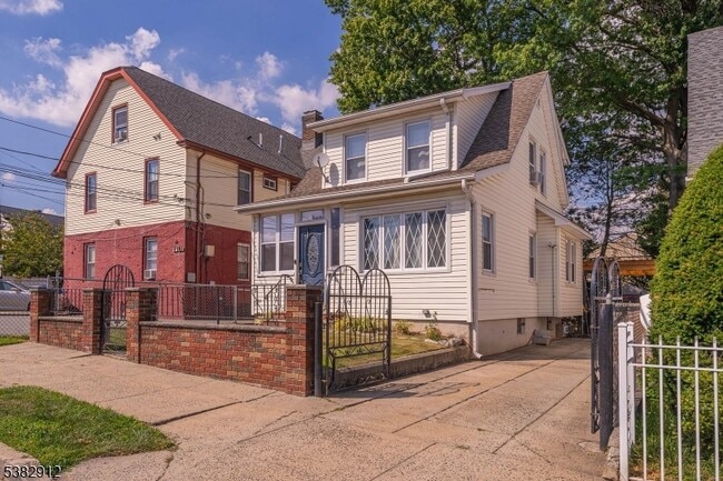 Building Photo - 1379 Garfield Pl