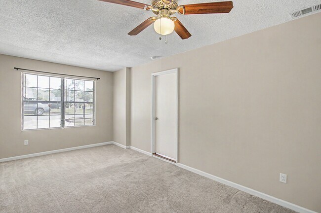 Building Photo - 1384 Forest Lake Dr