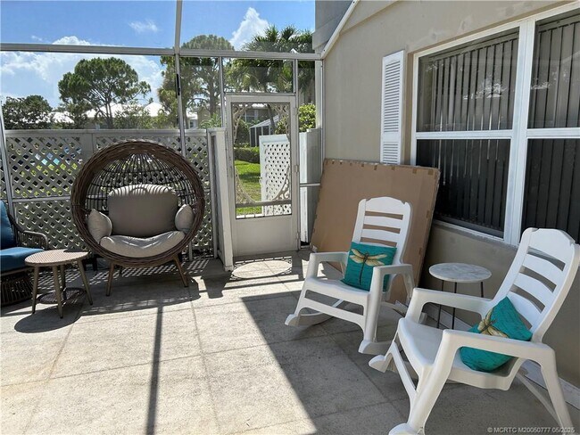 Building Photo - 2807 SW Lakemont Pl