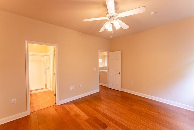 Building Photo - Gorgeous 2 Bedrooms /2.5 Bathrooms + Flex Space Home Near South Austin!!!