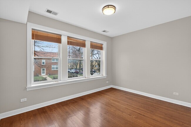 Building Photo - 9100 Lamon Ave