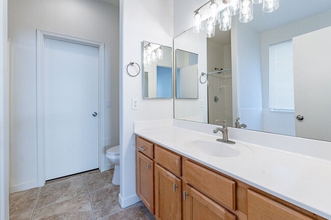Building Photo - Move right in to your dream home!