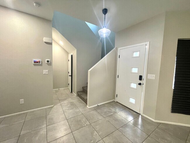 Building Photo - Beautiful Home in Valley Vista Available S...