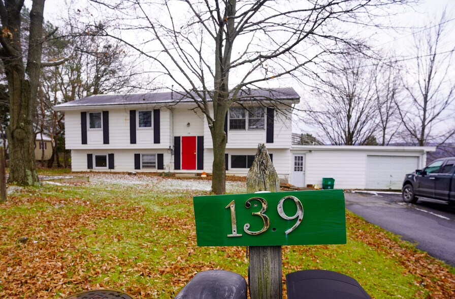 Primary Photo - 139 Honness Ln