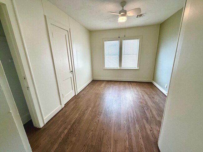 Building Photo - Cute 2BD 1.5BA Craftsmen w/ Bonus Room and Closet in Historic Putnam Heights!!