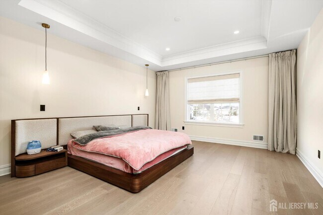 Building Photo - 11 Hamilton Dr