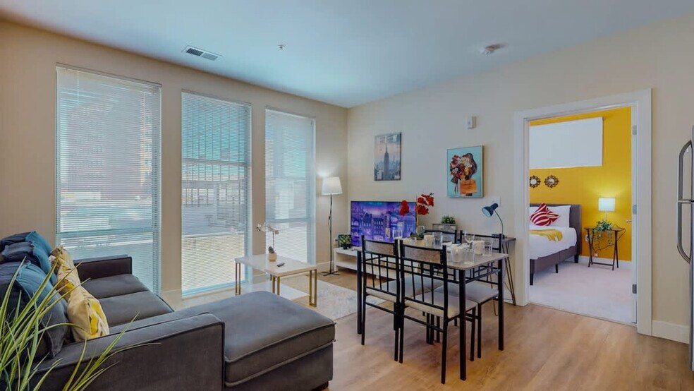 Building Photo - 545 Bedford St