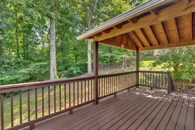 Building Photo - 227 Valley Crest Dr