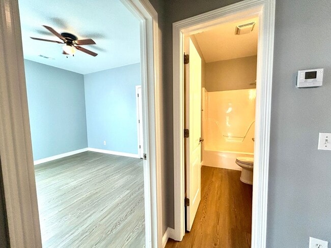 Building Photo - 3 bedroom 2 bath modern style home minutes from Centerton Main!!