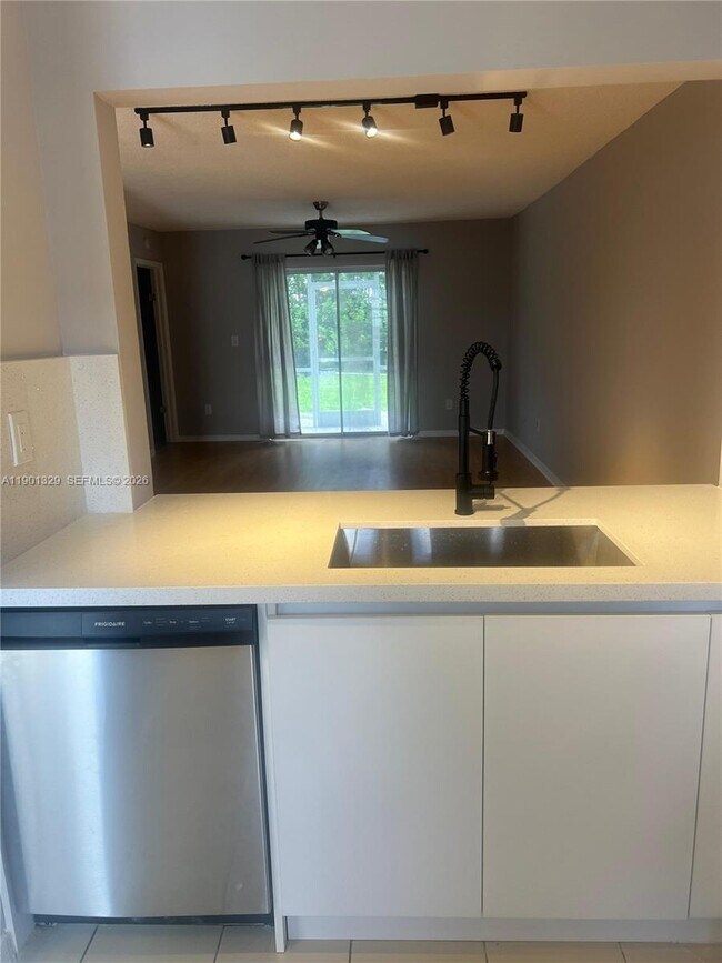 Building Photo - 438 NE 210th Cir Terrace