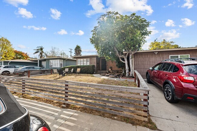 Building Photo - No back house!