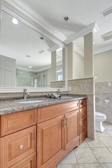 Building Photo - 4610 Pine Tree Dr