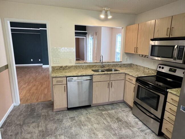 Building Photo - Updated 3 Bedroom, 2 Bath Ranch in NW Char...