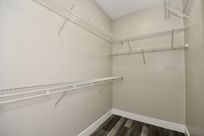 Building Photo - Stunning 2 Bed 2 Bath  1 Attached Garage at Vistana