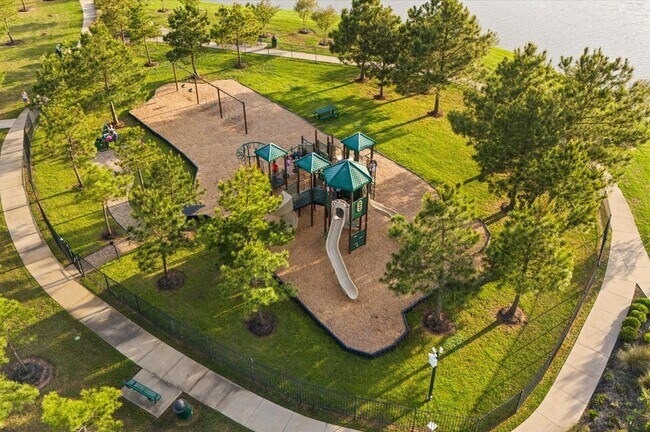 Building Photo - 9638 Birchwood Holw Trl