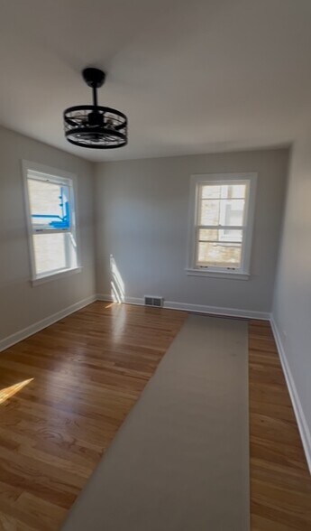 Building Photo - 5844 N Mulligan Ave