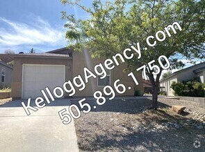 Building Photo - Spacious 3BR/2Bath/2Living - 1 Car Garage