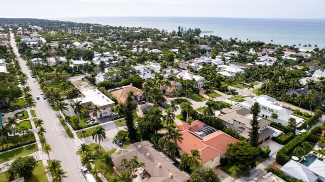 Building Photo - ** OLDE NAPLES ** 2 BED / 1 BATH - CONDO - TURNKEY - 3 BLOCKS FROM GULF - SEASONAL OR SHORT TERM