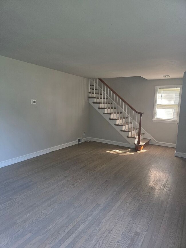 Building Photo - McDaniel Heights Single Family Home