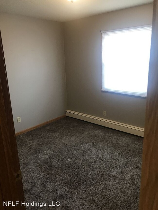 Building Photo - 335 Iowa Ave