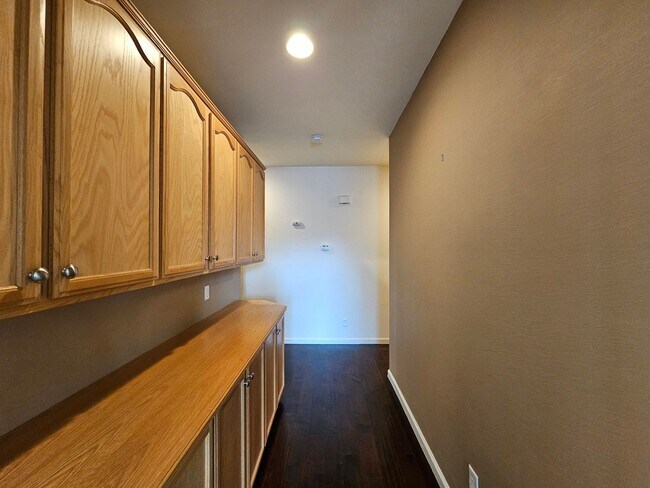 Building Photo - Single story home in Sylvan School District!