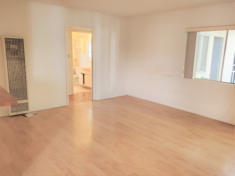 Building Photo - 1150 Manhattan Beach Blvd