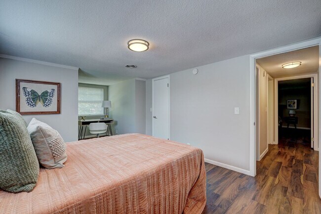 Building Photo - Turnkey Gem: Fully Furnished 5-Bedroom Home with Spacious Layout and Corner Lot!