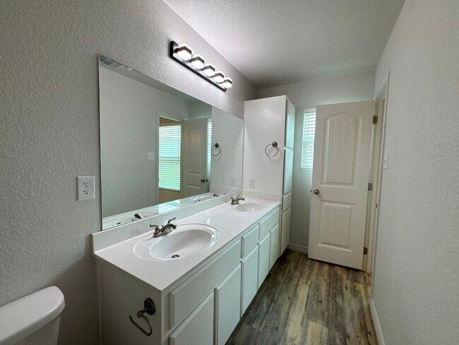 Building Photo - 205 Dolphin Dr