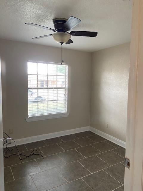 Building Photo - 830 Ross Cir