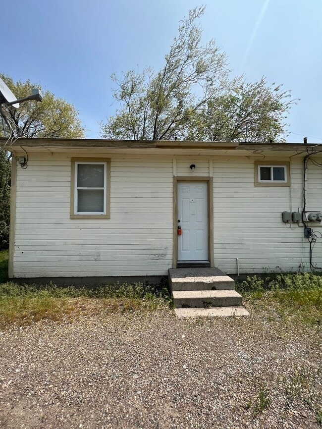 Building Photo - Charming 2 bed 1 bath!