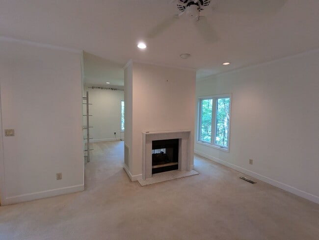 Building Photo - Fabulous 5 Bedroom Home in North River