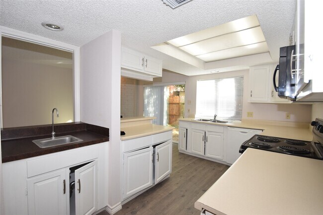 Building Photo - 14239 Misty Meadow Ln