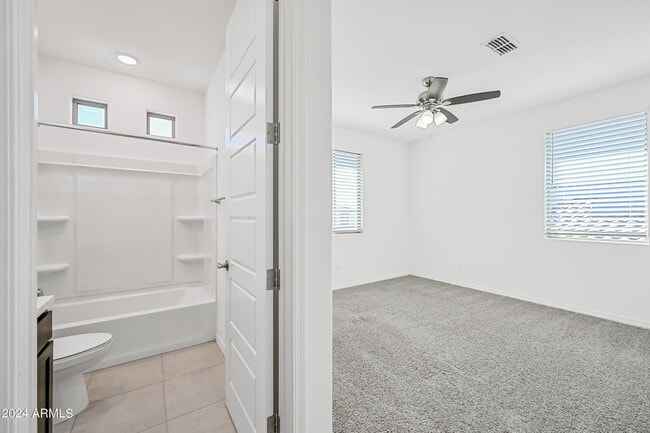 Building Photo - 14049 W Desert Hollow Dr