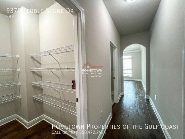 Building Photo - 9379 Pebble Stone Dr