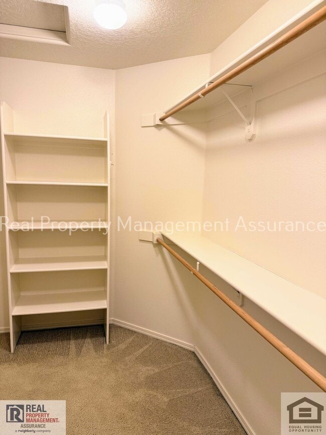 Building Photo - 13611 NW Stonebridge Dr