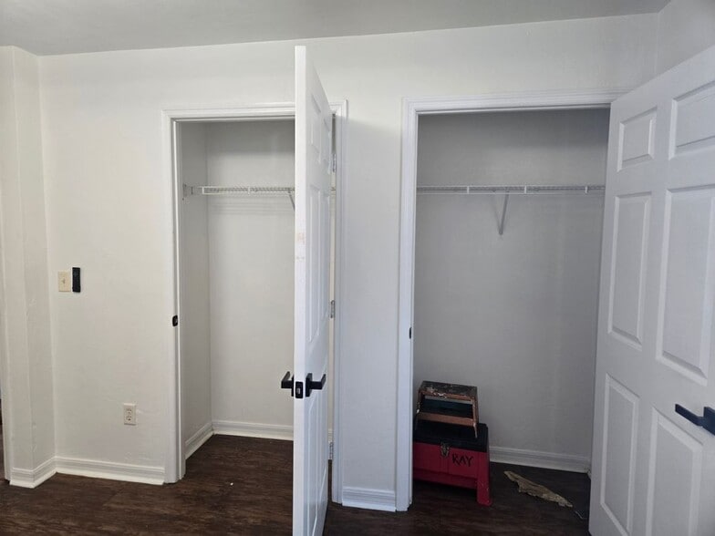 Building Photo - 204 Tyres Alley