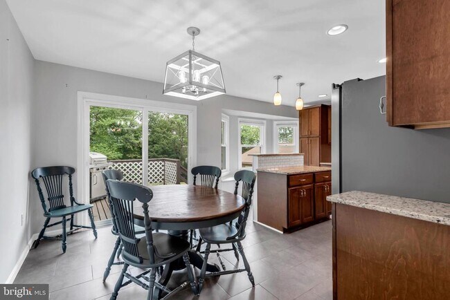 Building Photo - 644 Jasontown Rd