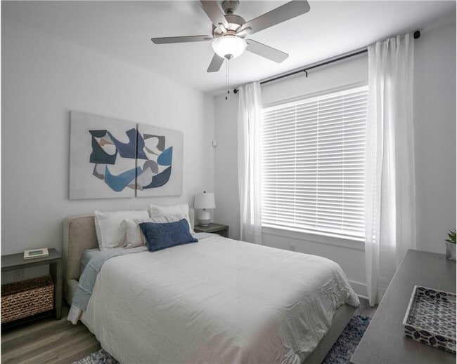 Building Photo - 1611 Cottage Dr