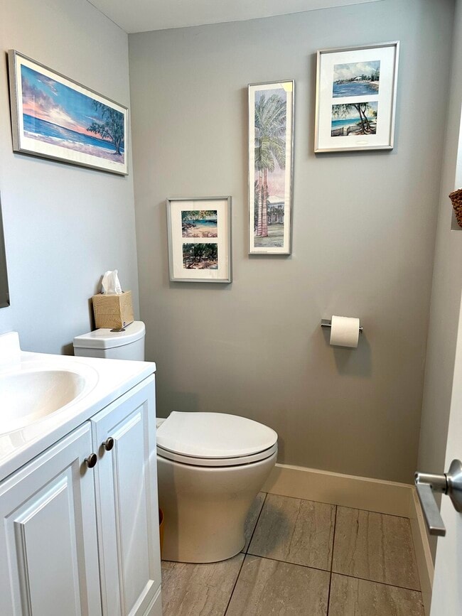 Building Photo - 4515 N Lake Dr