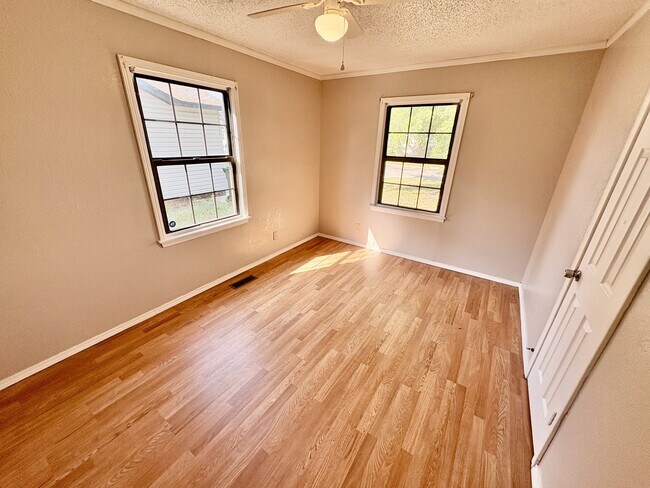 Building Photo - 418 Osage Dr